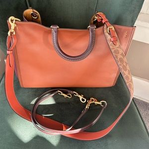Coach large tote. Like new.